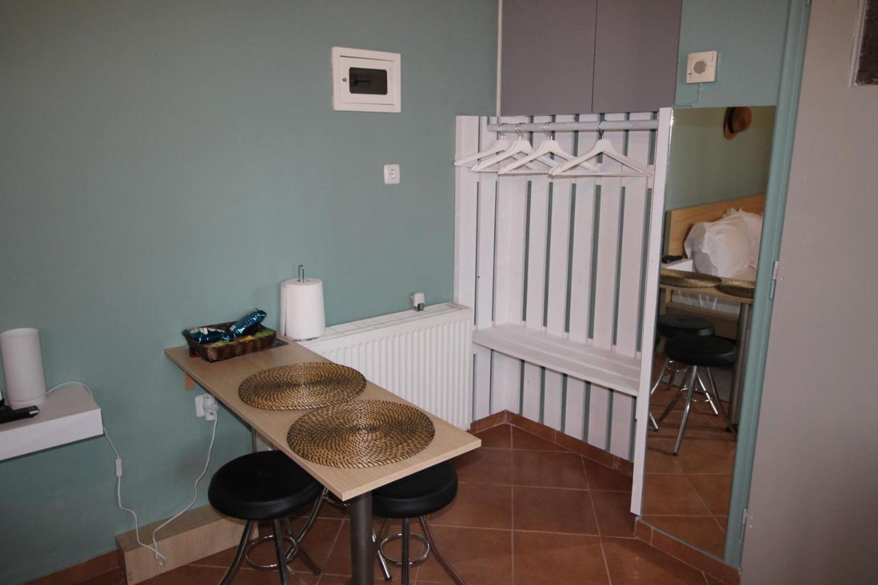 Pikinas Studios Near Ath Airport Markópoulon المظهر الخارجي الصورة